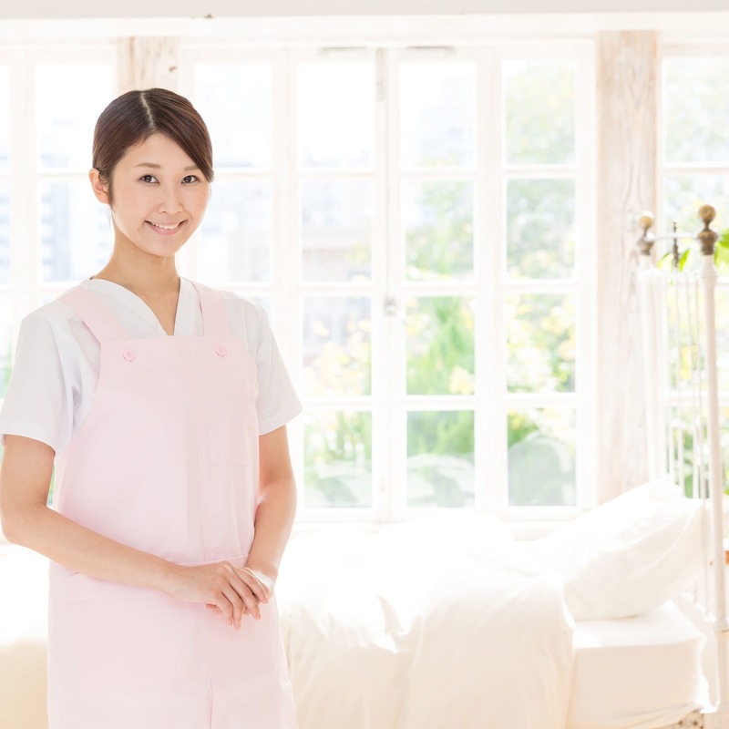 笑顔の女性スタッフ (1)